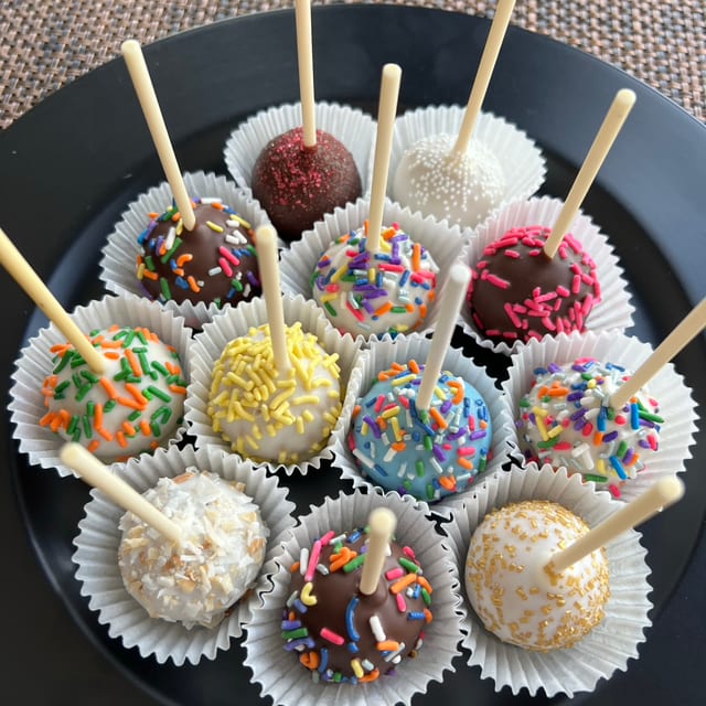 1 Dozen Cake Pops.